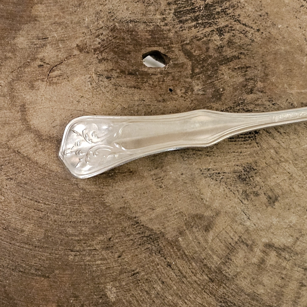 W.M A Rogers 1910 Sugar Spoon - Picture 5 of 11